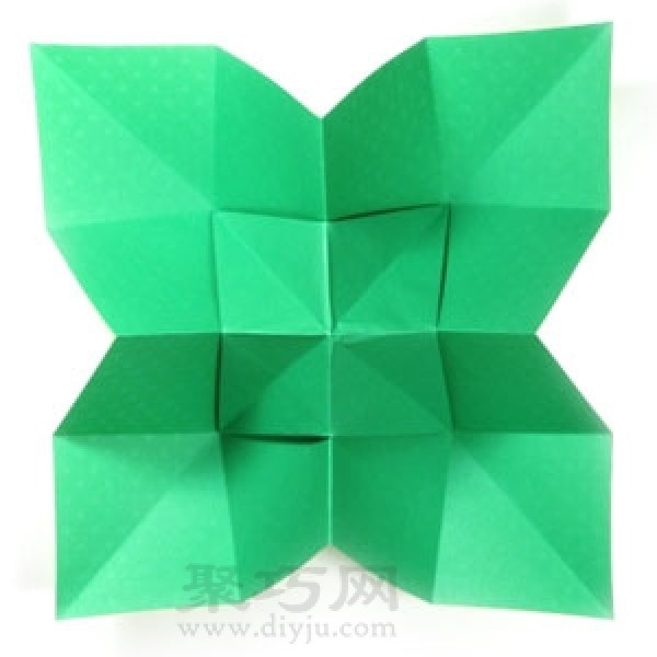 Use square paper to fold southeast, northwest, childhood game, southeast, northwest origami process