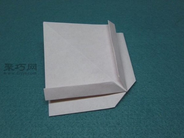 How to fold the simplest bow? Let’s look at the illustrations of the steps of bow origami.