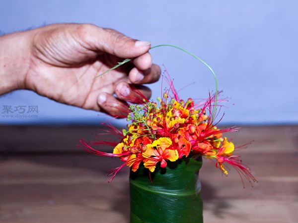 How to arrange flowers in a small vase Tips for arranging flowers in a small vase