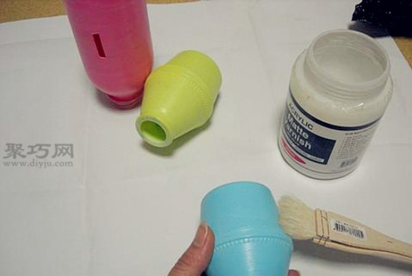 Turn old plastic bottles into treasure with DIY handmade piggy bank