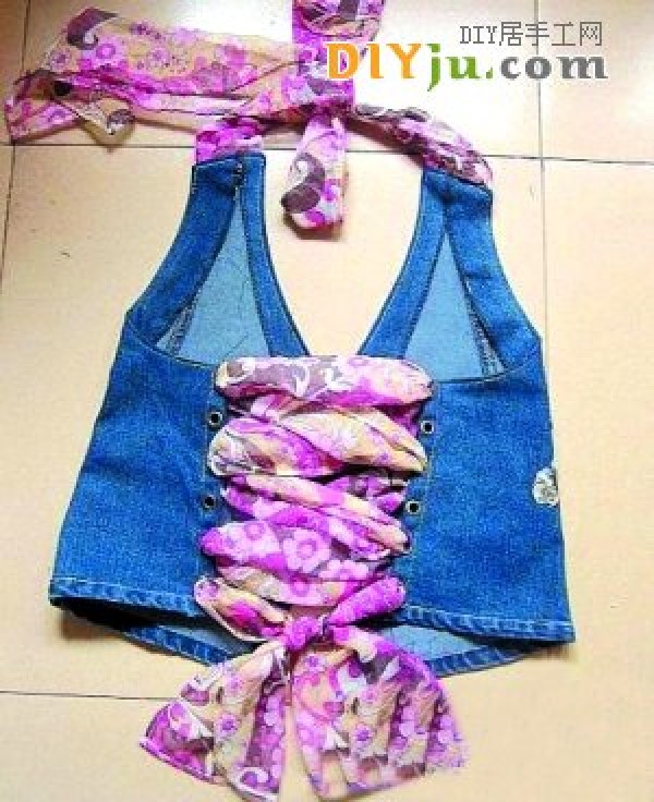 Tutorial on how to transform old jeans into a fashionable dress