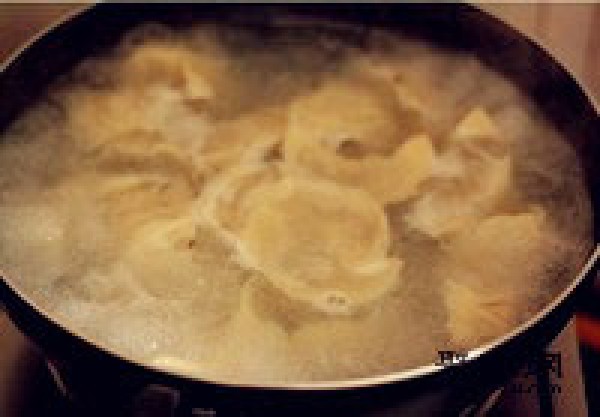 Detailed explanation of how to make three fresh dumplings. How to make dumplings with mushrooms, fungus, and winter bamboo shoots.