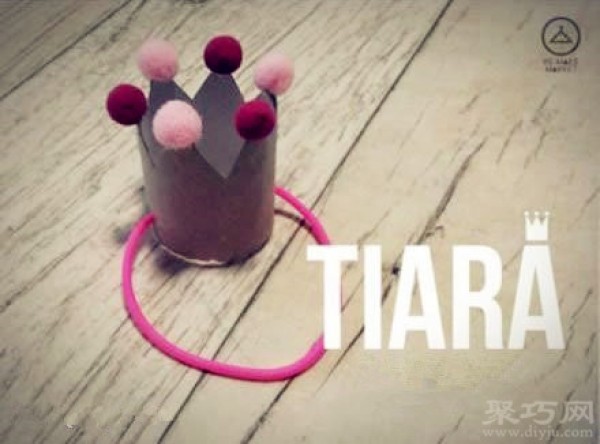 Toilet paper tube waste is used to make handmade pet crown birthday hats