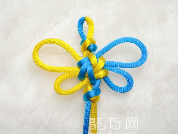 Steps of knitting Chinese knots. Illustrated tutorial on how to knit Baojie Erbao 3-tackle knot.