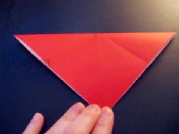 Heart-shaped origami that can be used to make envelopes Simple origami heart illustrated tutorial