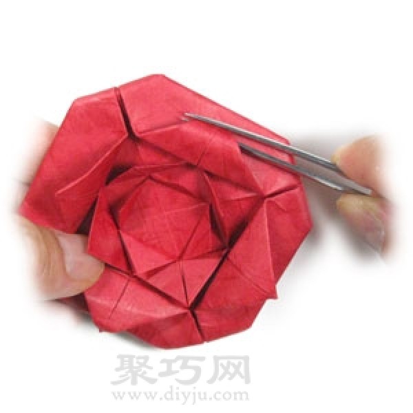 Illustration of how to fold origami roses