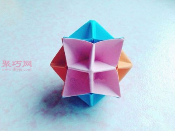 Illustration of how to fold a simple three-dimensional paper flower ball. How to make DIY origami flower ball.