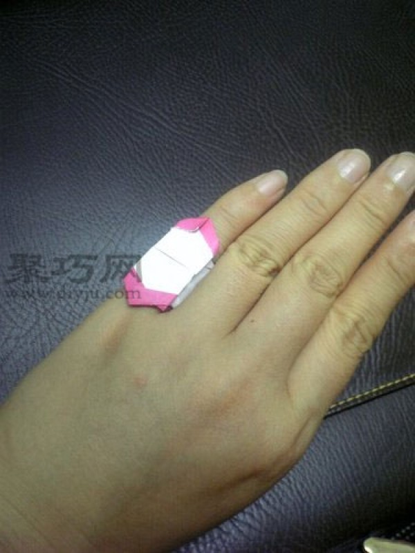 A collection of essential skills for Valentines Day: teach you how to make origami rings