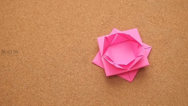 Steps to make handmade paper flowers. Let’s see how to DIY paper flowers.