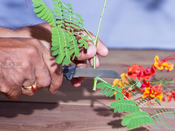 How to arrange flowers in a small vase Tips for arranging flowers in a small vase