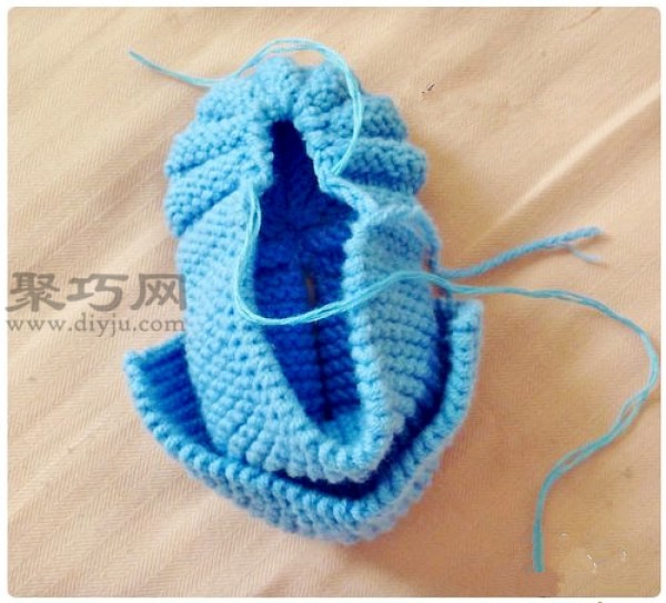 Knitting method of baby shoes with stick stitch. Teach you how to knit baby shoes with wool.