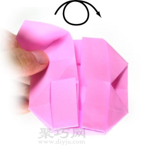 Illustration of steps for making origami pig head