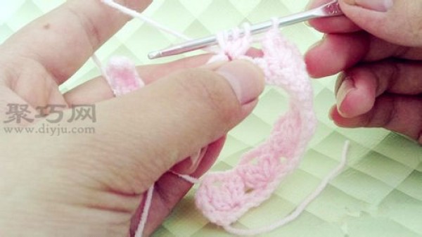 Simple crochet stitches: illustration of date needle crochet