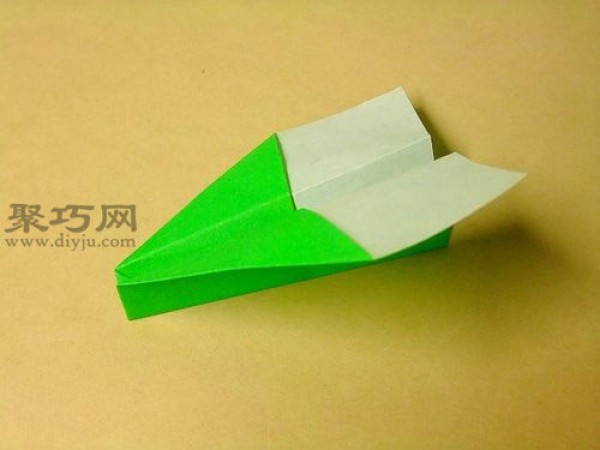 Illustrated tutorial on how to fold an airplane simply, very suitable for beginners to learn origami airplanes