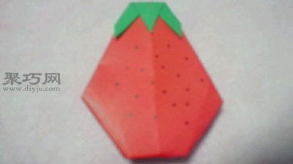 How to fold a simple strawberry Flat strawberry origami illustration