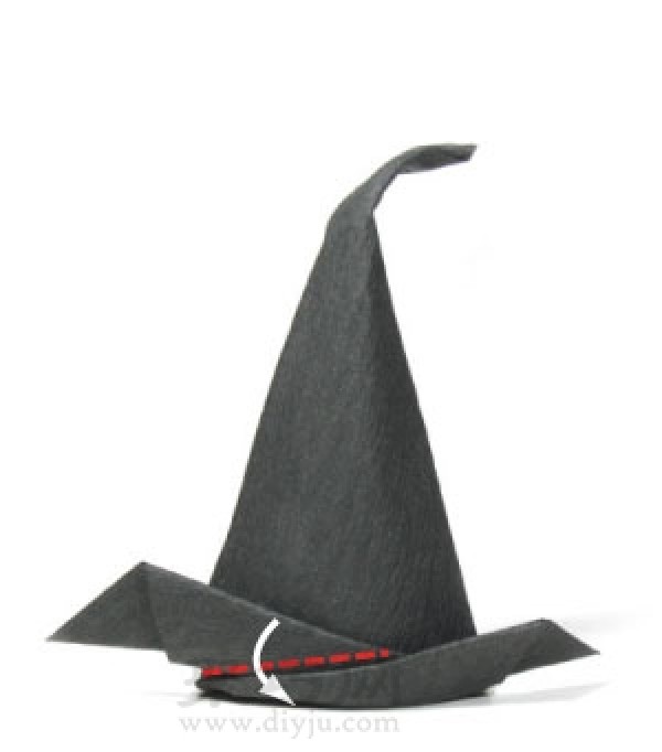 How to fold an origami witchs hat