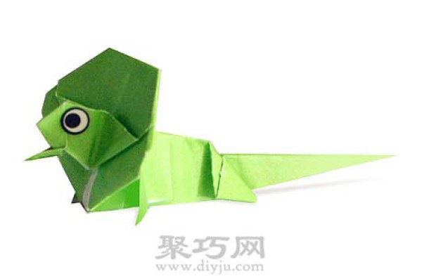 Fun origami: Tutorial on hand-made origami of a very strange caped lizard