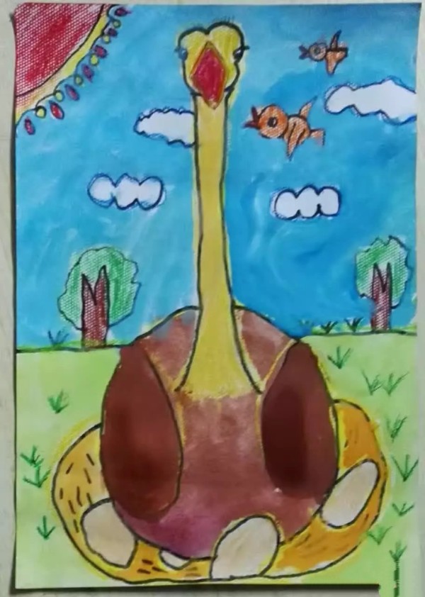 Appreciation of creative animal paintings of mother ostrich