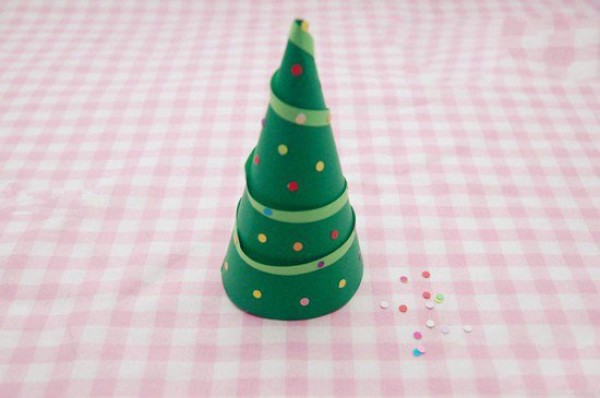 How to make a Christmas tree by hand