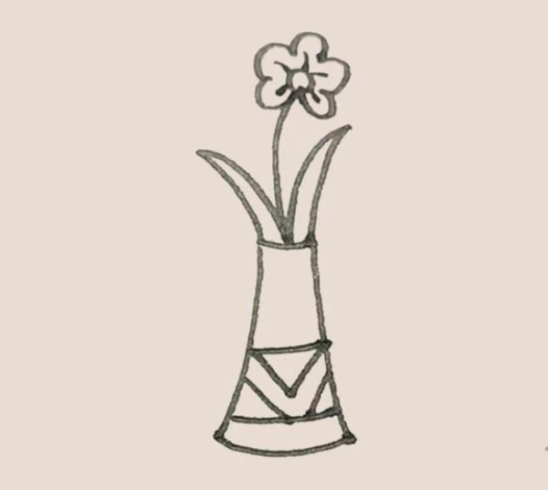 Simple drawing of vase