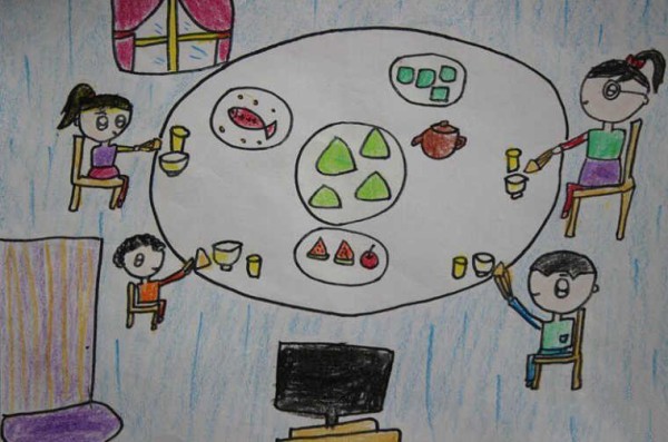 Childrens drawing of Dragon Boat Festival eating rice dumplings with family