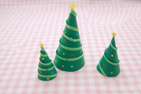 How to make a Christmas tree by hand