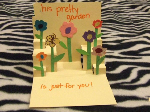 How to make a three-dimensional greeting card for Mothers Day