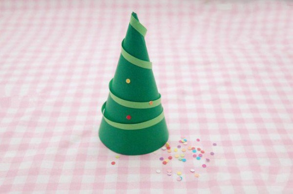 How to make a Christmas tree by hand