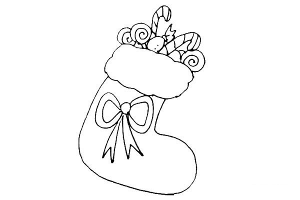 Children learn to draw Christmas stockings easily