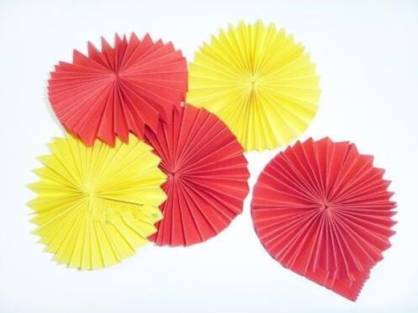 How to make Mid-Autumn Festival paper lanterns