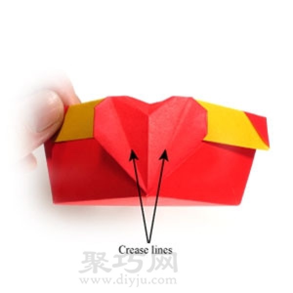 How to fold handmade origami heart-shaped round paper box