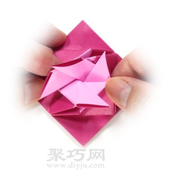 Simple illustration of origami pinwheel envelope