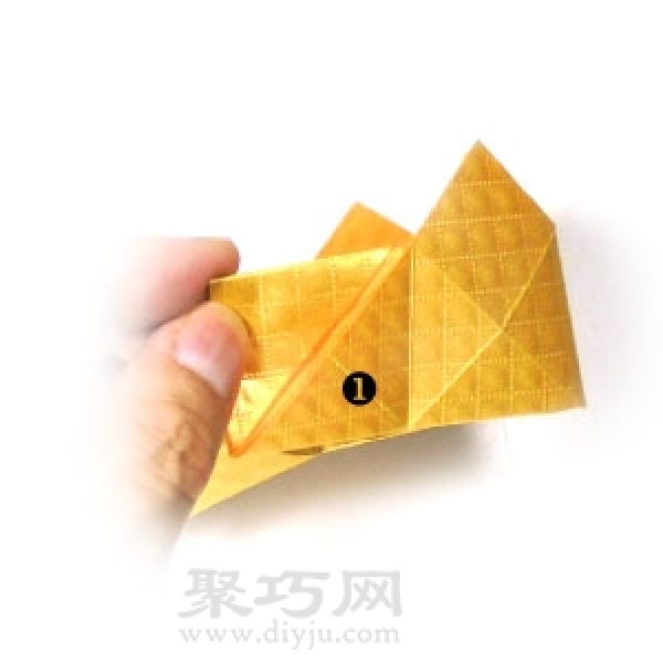 Simple illustration of handmade origami three-dimensional yellow crown