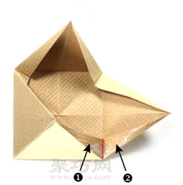 Illustration of how to fold a three-dimensional pyramid using A4 paper