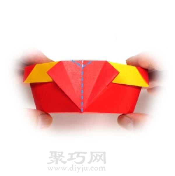 How to fold handmade origami heart-shaped round paper box