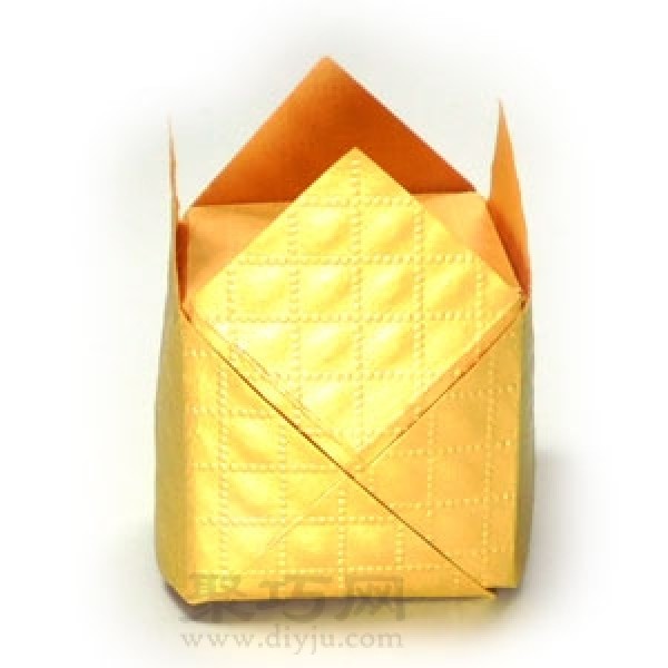 Simple illustration of handmade origami three-dimensional yellow crown