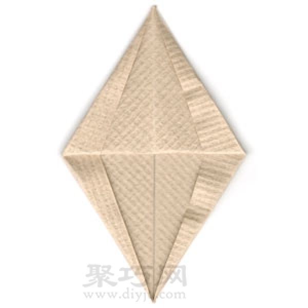 Illustration of how to fold a three-dimensional pyramid using A4 paper