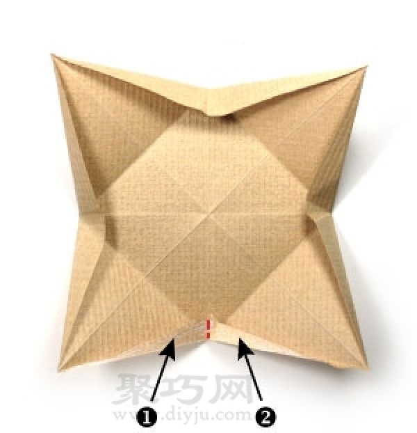 Illustration of how to fold a three-dimensional pyramid using A4 paper