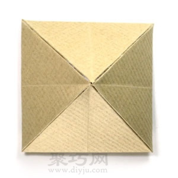 Illustration of how to fold a three-dimensional pyramid using A4 paper