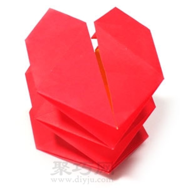 How to fold a heart-shaped spring. Use a piece of paper to fold a heart-shaped spring.