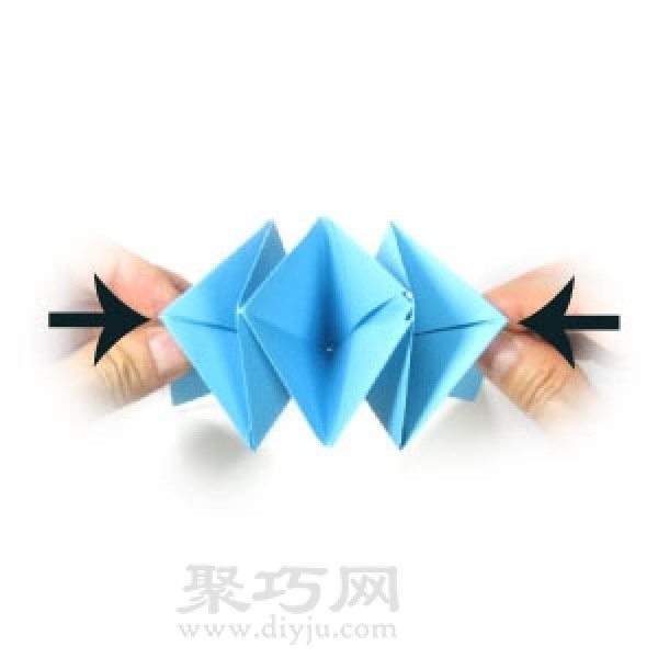 Manual origami three-dimensional five-pointed star folding steps