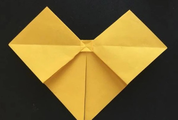 Illustrated tutorial on handmade origami bows, folding bows with paper