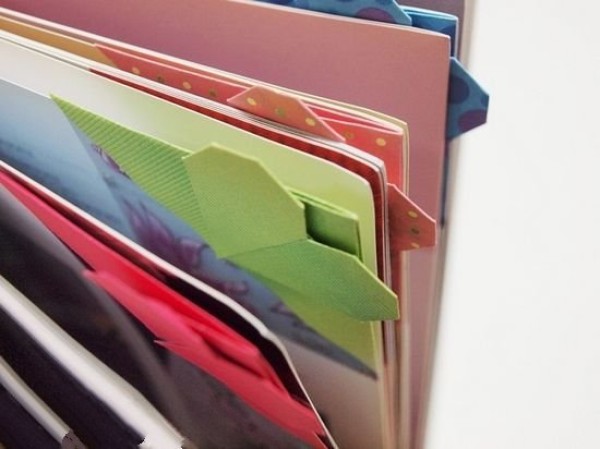 How to fold creative love bookmarks? Let’s see how to fold a bookmark