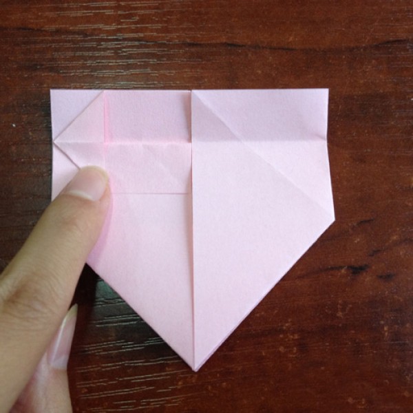 Simple and beautiful illustrated tutorial on how to fold a heart