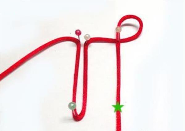 Illustrated tutorial on how to braid a Chinese knot bow