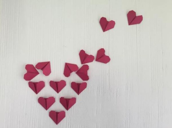 How to make origami love wall stickers is very simple and beautiful