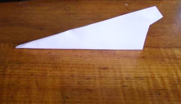 A childhood toy, a simple paper airplane folding method