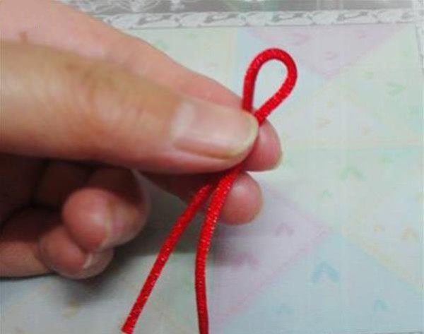 Tutorial on how to weave Chinese knot pipa buckle by hand