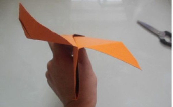 A new illustrated tutorial on folding methods for performing airplanes