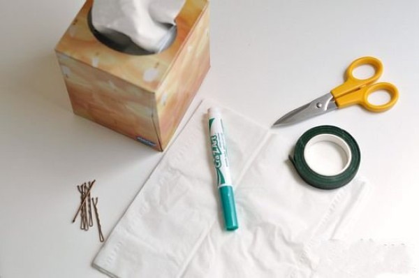 How to fold carnations using paper napkins